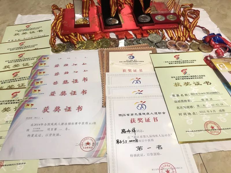 游泳上岸冠军是什么水平_游泳上岸视频_游泳上岸冠军是谁