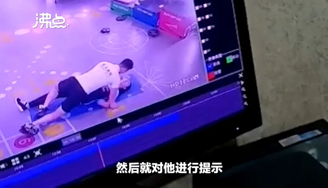 健身教练撕腿_健身房被私教拉断腿_健身房劈腿