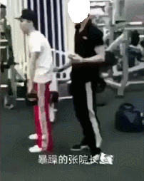 健身教练撕腿_健身房劈腿_健身房被私教拉断腿