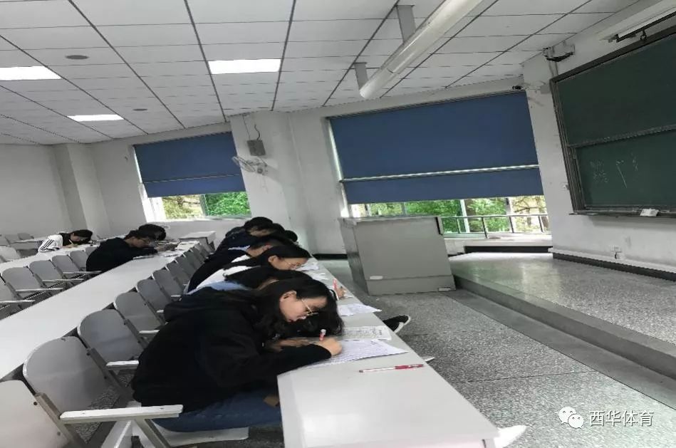 篮球规则手势以及判罚图片_手势篮球规则判罚图片大全_篮球手势规则教学