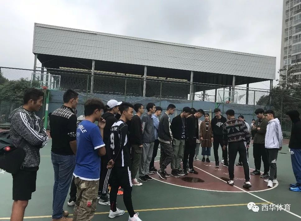 篮球规则手势以及判罚图片_手势篮球规则判罚图片大全_篮球手势规则教学