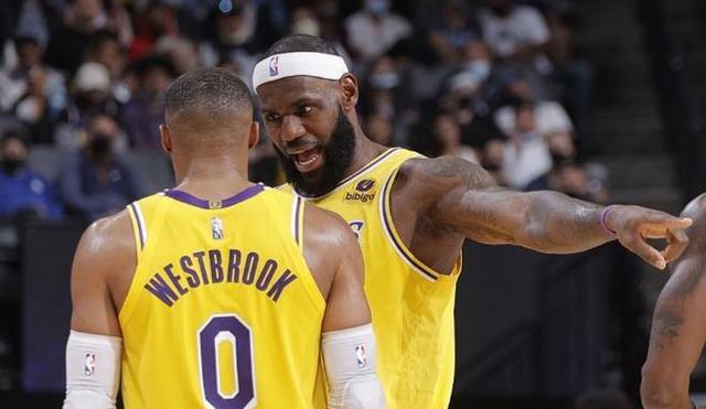 nba罚篮视频大全_nBA历史罚球榜虎哭篮球_nba罚篮搞笑视频
