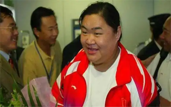 厉害举重冠军都有谁_厉害举重冠军有哪些_举重冠军厉害吗