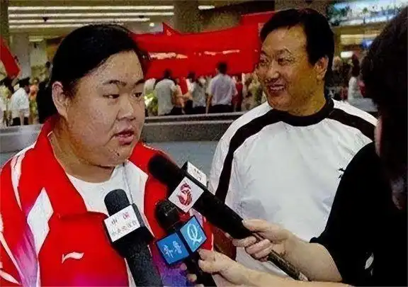 厉害举重冠军有哪些_举重冠军厉害吗_厉害举重冠军都有谁