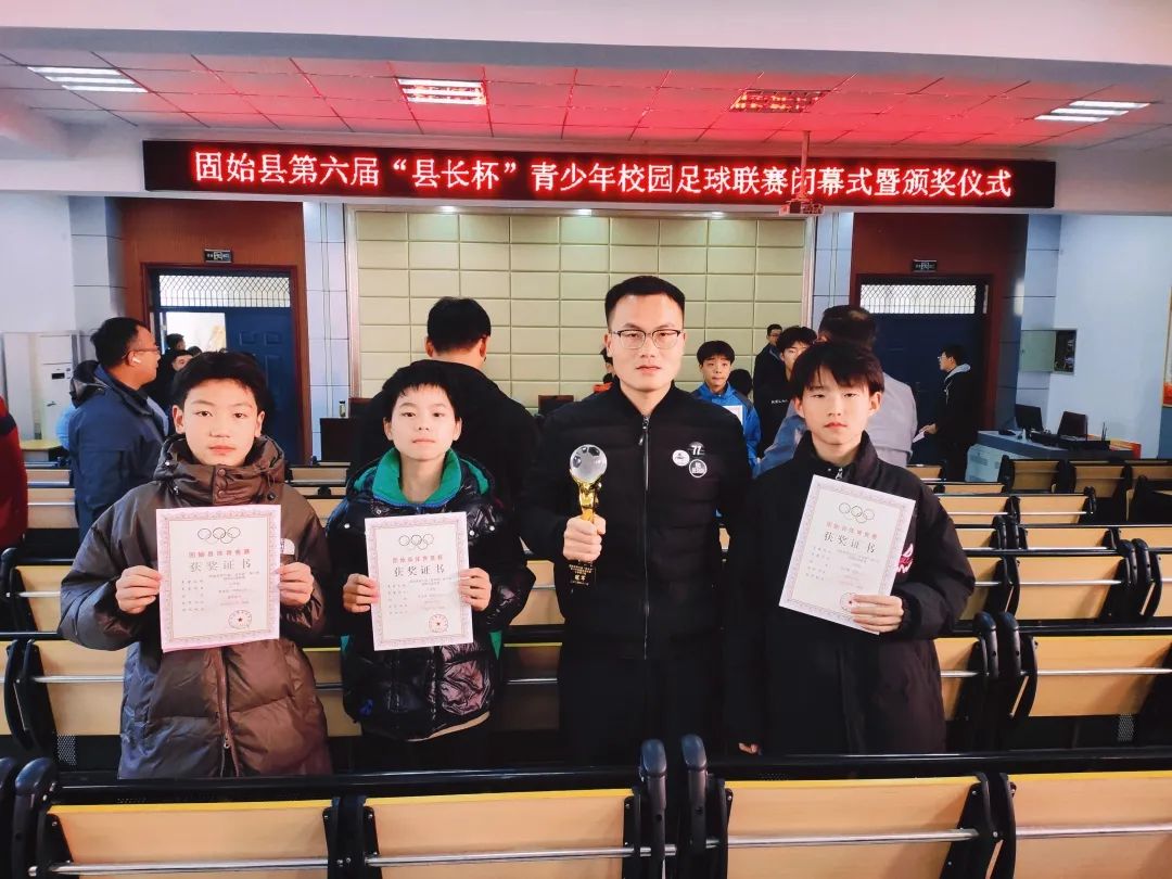 全国小学足球冠军_彭镇小学足球队2019年比赛_2022仲巴县足球比赛小学冠军