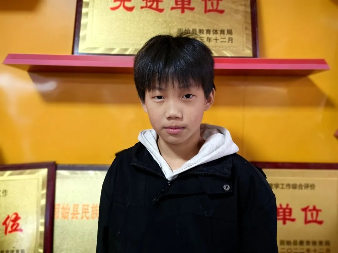 全国小学足球冠军_2022仲巴县足球比赛小学冠军_彭镇小学足球队2019年比赛