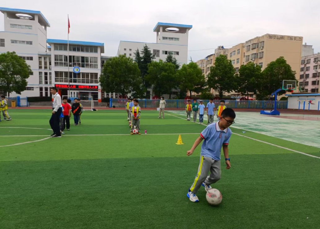 彭镇小学足球队2019年比赛_全国小学足球冠军_2022仲巴县足球比赛小学冠军