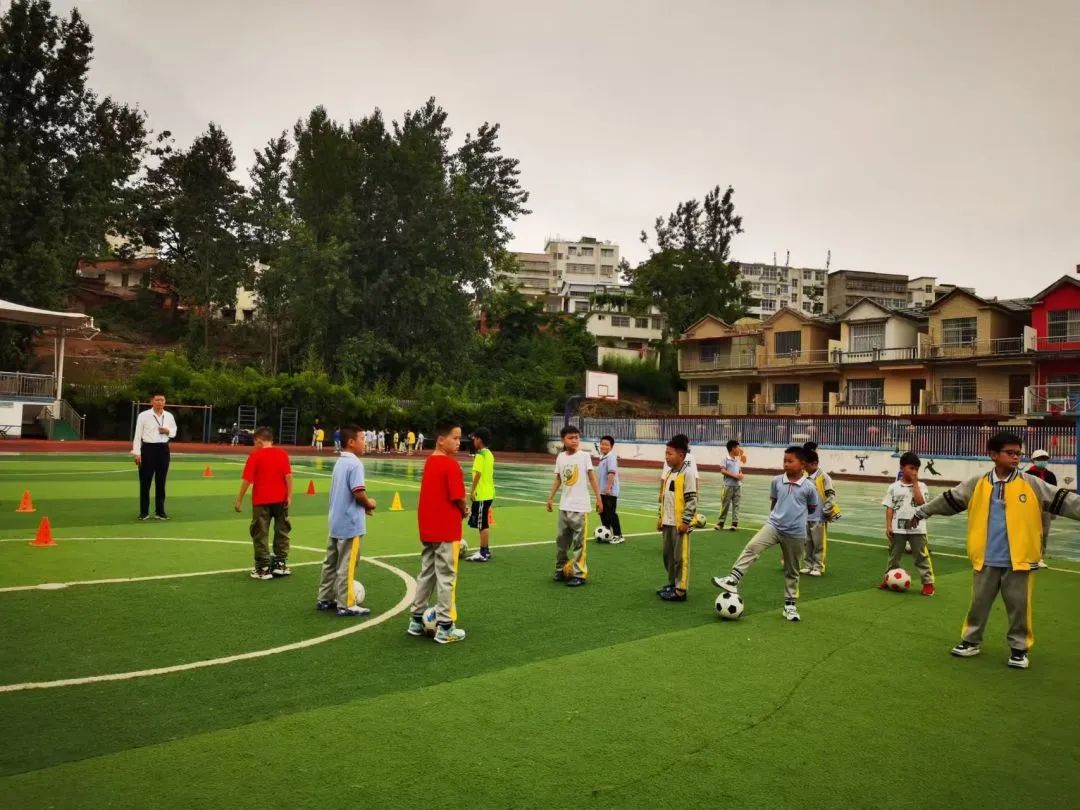 彭镇小学足球队2019年比赛_全国小学足球冠军_2022仲巴县足球比赛小学冠军