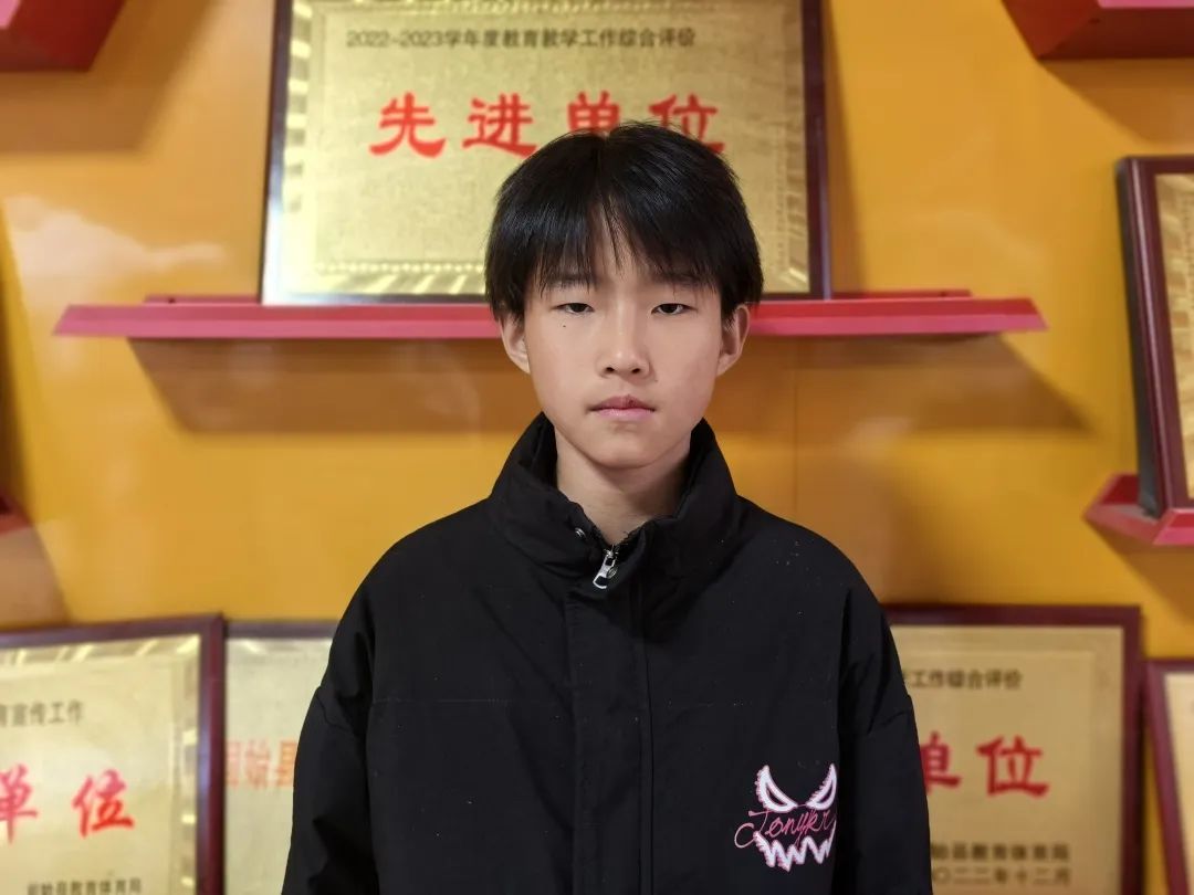 彭镇小学足球队2019年比赛_2022仲巴县足球比赛小学冠军_全国小学足球冠军