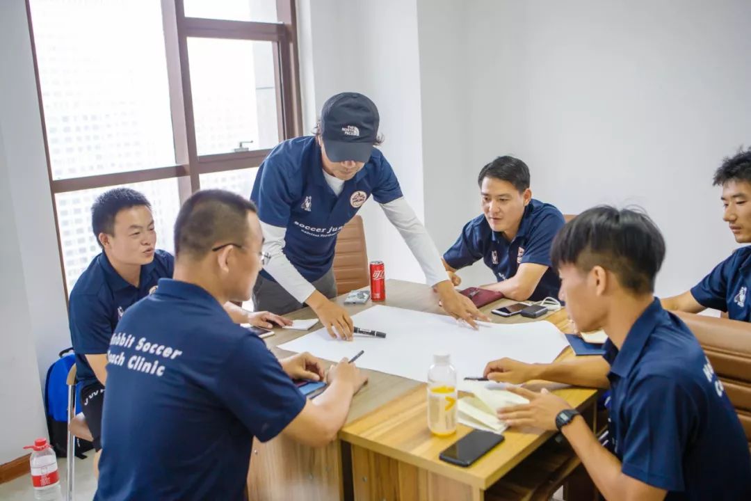 少年足球过人视频教程_过人足球_少年足球过人比赛规则